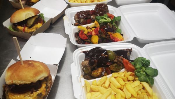 Malá pozornost pro zdravotníky do pelhřimovské nemocnice.