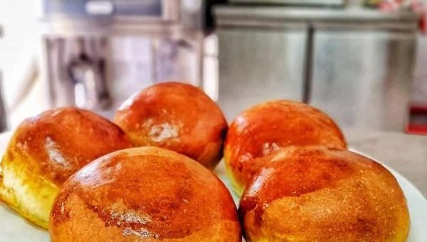 Burgerové housky vlastní výroby.