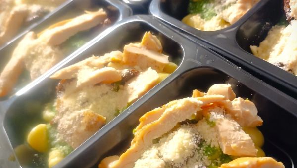 noky s parmazánem a kuřecími kousky